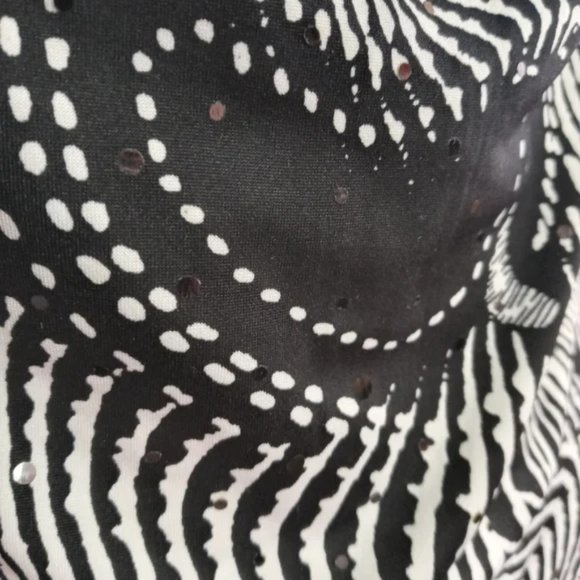 Patterned Black & White Ahuva Collection Top Sz Medium - Picture 7 of 8